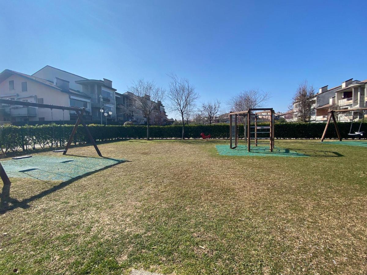 Apartment With Garden And Grill - Green Residence Sirmione Дезенцано-дель-Гарда Екстер'єр фото