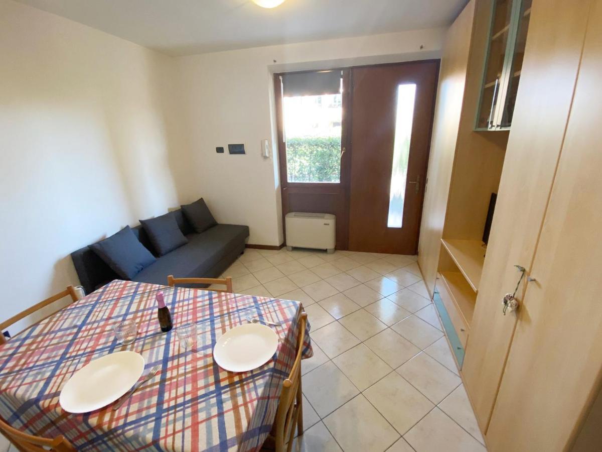 Apartment With Garden And Grill - Green Residence Sirmione Дезенцано-дель-Гарда Екстер'єр фото