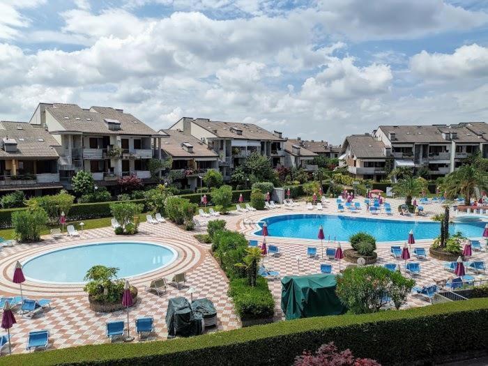 Apartment With Garden And Grill - Green Residence Sirmione Дезенцано-дель-Гарда Екстер'єр фото