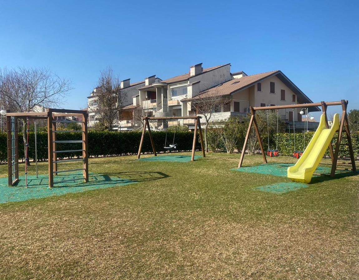 Apartment With Garden And Grill - Green Residence Sirmione Дезенцано-дель-Гарда Екстер'єр фото