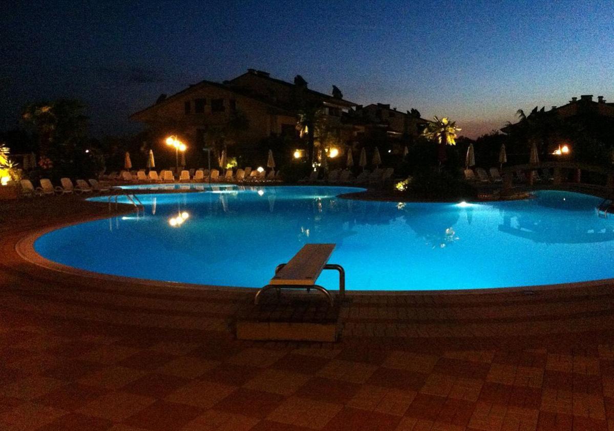 Apartment With Garden And Grill - Green Residence Sirmione Дезенцано-дель-Гарда Екстер'єр фото