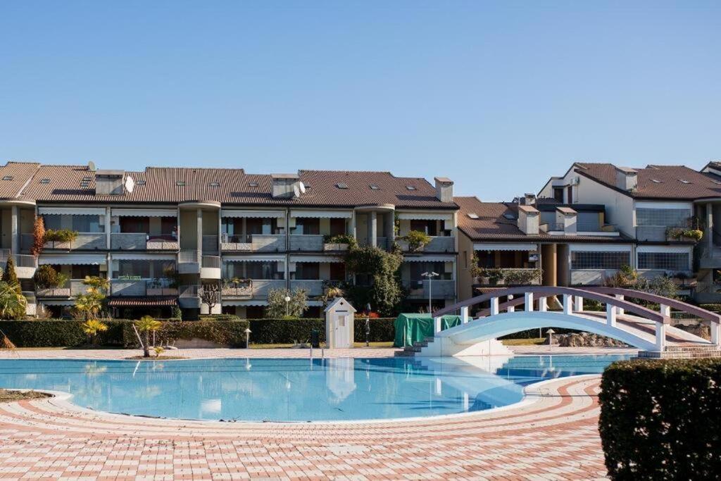 Apartment With Garden And Grill - Green Residence Sirmione Дезенцано-дель-Гарда Екстер'єр фото